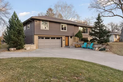 5313 Matterhorn Dr NE, Fridley, MN 55421