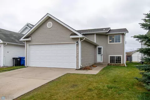 5691 20 St Cir S, Fargo, ND 58104