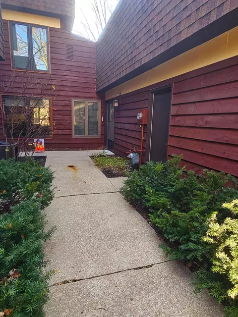 631 16th St SW, Rochester, MN 55902
