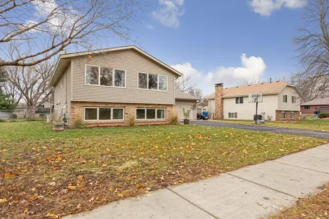 9819 208th St W, Lakeville, MN 55044