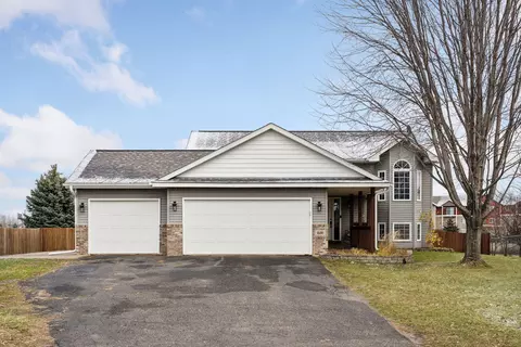 1591 Plum Creek Dr SE, Cambridge, MN 55008