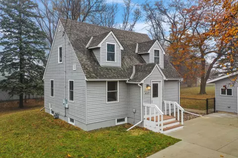 417 Independence Ave S, Clarks Grove, MN 56016