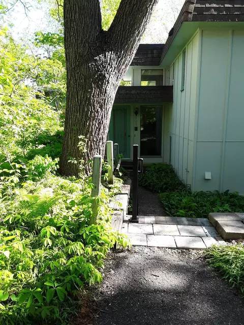506 7th St E, Northfield, MN 55057