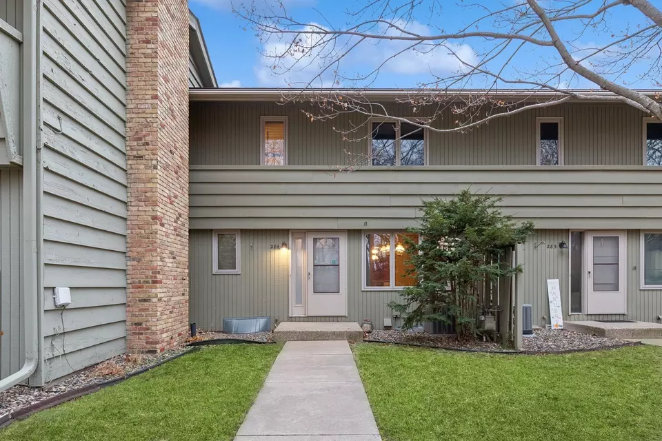  284 Windsor Ln, New Brighton, MN 55112 photo 1
