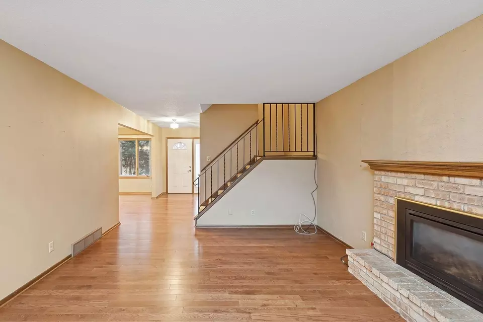  284 Windsor Ln, New Brighton, MN 55112 photo 4