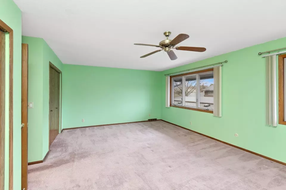  284 Windsor Ln, New Brighton, MN 55112 photo 14
