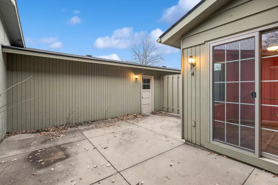  284 Windsor Ln, New Brighton, MN 55112 photo 19