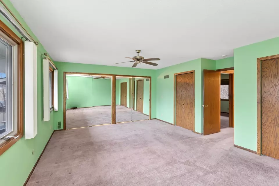  284 Windsor Ln, New Brighton, MN 55112 photo 13