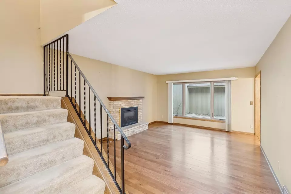  284 Windsor Ln, New Brighton, MN 55112 photo 3