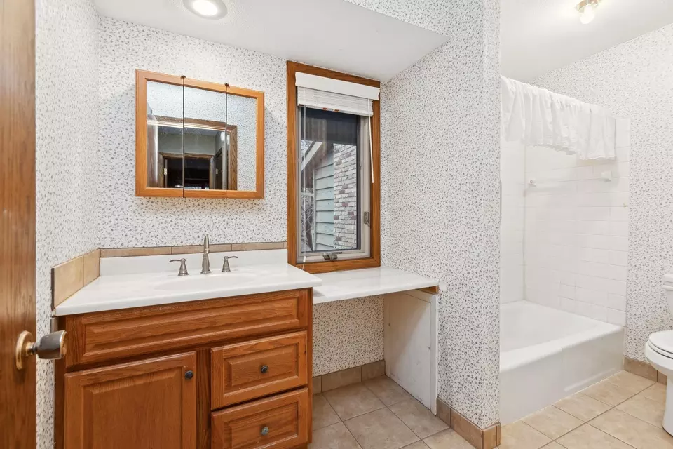  284 Windsor Ln, New Brighton, MN 55112 photo 17