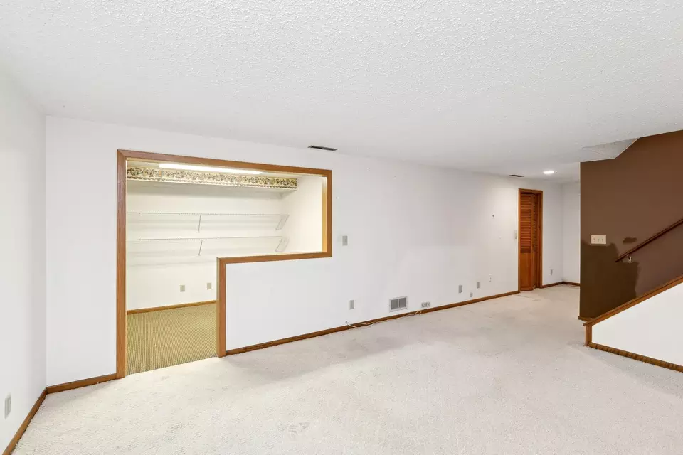  284 Windsor Ln, New Brighton, MN 55112 photo 11