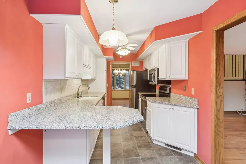  284 Windsor Ln, New Brighton, MN 55112 photo 7