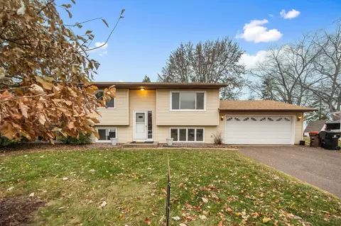 2975 Chisholm Pkwy, North Saint Paul, MN 55109
