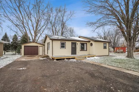 520 13th St, Howard Lake, MN 55349