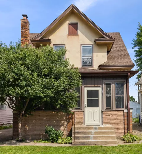 1421 Hewitt Ave, Saint Paul, MN 55104