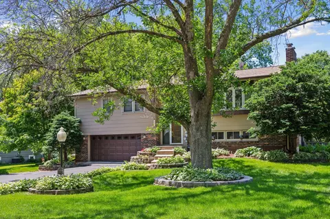 320 Dakota Ave S, Golden Valley, MN 55416