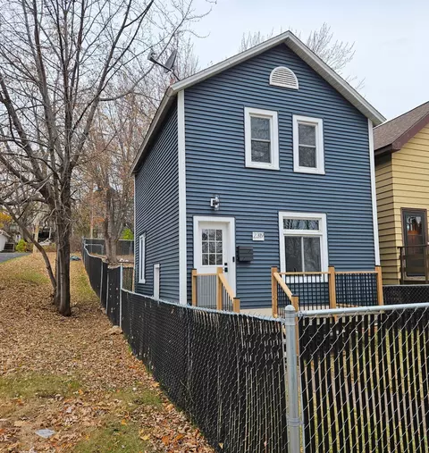2319 W 5th St, Duluth, MN 55806