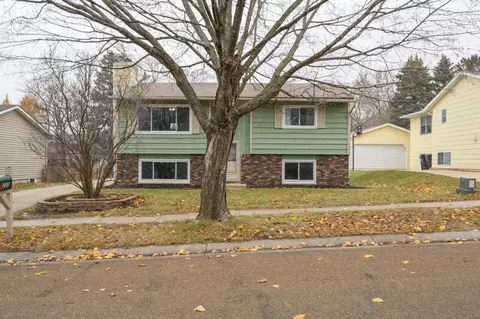 725 31st St NE, Rochester, MN 55906