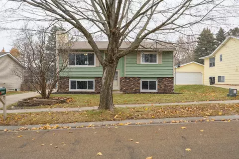 725 31st St NE, Rochester, MN 55906