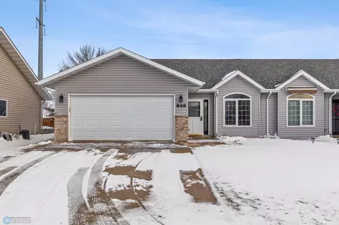 868 Lakeridge Pl, West Fargo, ND 58078