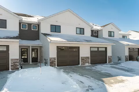 5208 Harvest Square Pl NW, Rochester, MN 55901