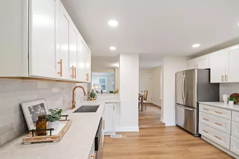 581 Charles Ave, Saint Paul, MN 55103
