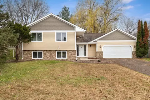 3390 York Dr, Woodbury, MN 55125