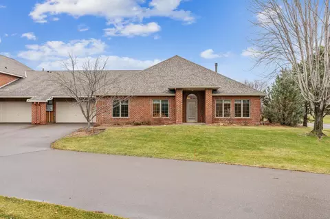 249 W Canyon Dr, Hudson, WI 54016
