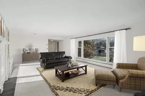 323 Mount Curve Blvd, Saint Paul, MN 55105