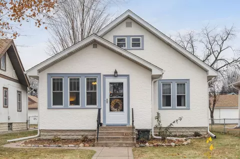 3224 34th Ave S, Minneapolis, MN 55406
