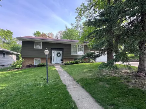 516 W Cherry Ave, Fergus Falls, MN 56537