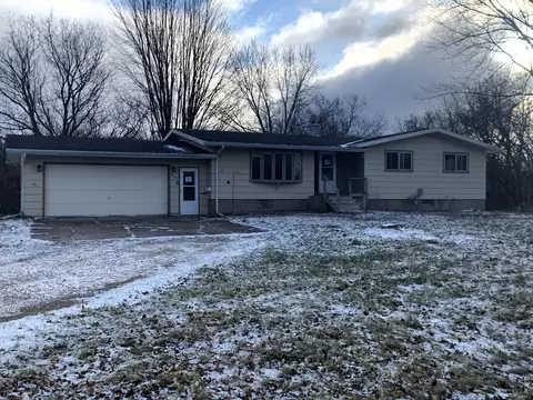 630 Lowell St E, Le Roy, MN 55951