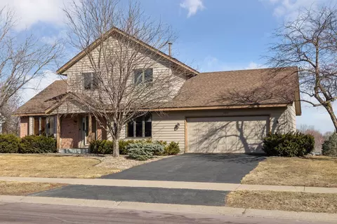 4911 144th St W, Apple Valley, MN 55124
