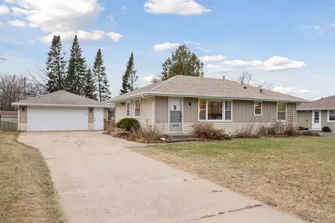 8902 Grospoint Ave S, Cottage Grove, MN 55016