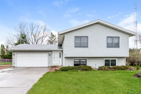 6032 Candlewood Dr, Brooklyn Park, MN 55443
