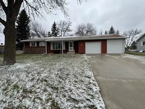 204 S 15th St, Olivia, MN 56277