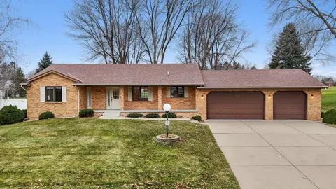 1860 Oak Glen Dr, Stillwater, MN 55082