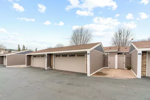 2731 Mackubin St #30, Roseville, MN 55113