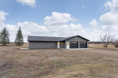 24601 5th St NW, New London, MN 56273