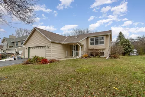 2131 Helena Rd N, Oakdale, MN 55128