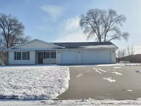 125 4th St N, Sauk Centre, MN 56378