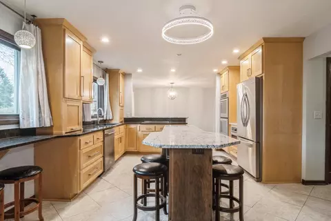 2332 Tioga Ct, New Brighton, MN 55112