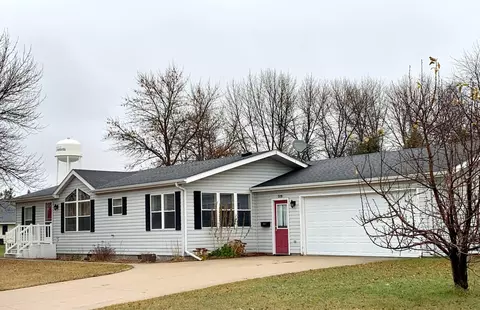 508 3rd Ave SW, Roseau, MN 56751