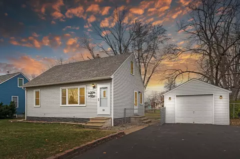 51 Circle Dr, Circle Pines, MN 55014