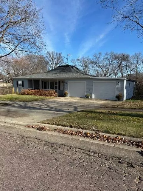 109 S Griffin St, Lakefield, MN 56150
