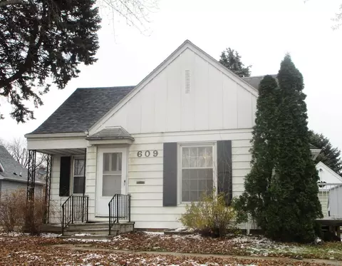 609 2nd Ave SW, Wells, MN 56097