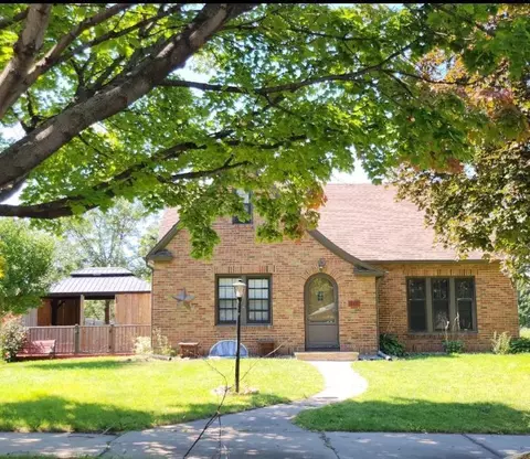 513 5th St, Gaylord, MN 55334