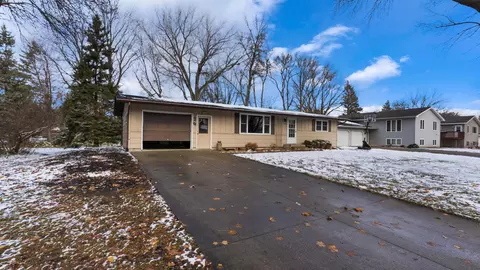 504 24th Ave SW, Willmar, MN 56201