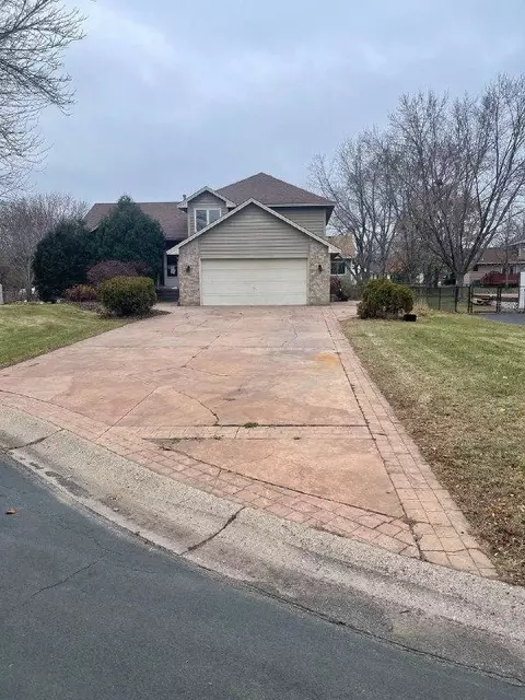 3825 122nd Ave NW, Coon Rapids, MN 55433