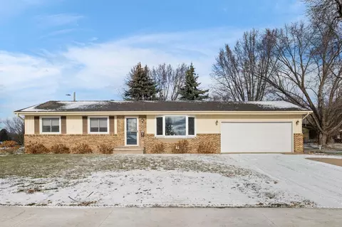 707 3rd St NE, New Prague, MN 56071